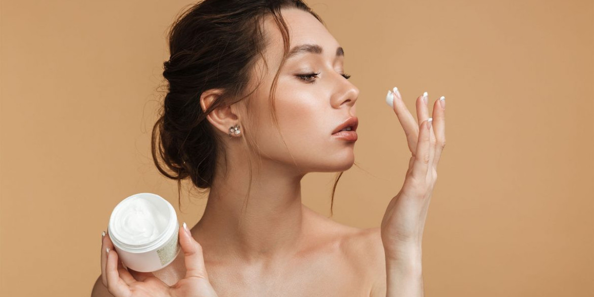 Kojic Acid Cream in Pakistan: A Complete Guide to Its Benefits, Uses, and Effectiveness